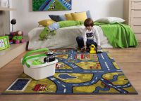 детски килим на пода