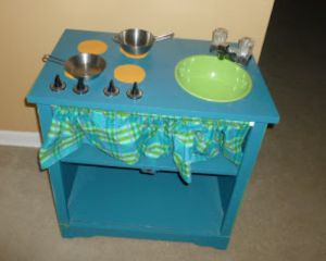 Детска кухня със собствени ръце от стари мебели 23