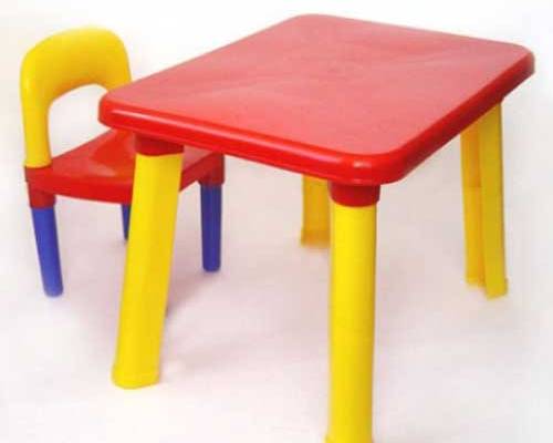 otroška miza in otroški stol iz 1. leta 1