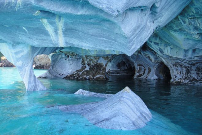 Голубые пещеры с невероятным озером