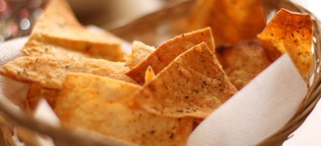chipsy pita chleba v mikrovlnné troubě