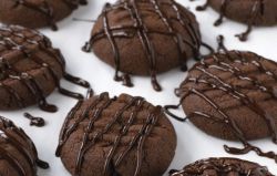 čokoladne kekse s vrhnjem
