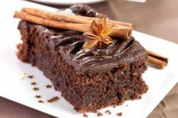 čokoladna torta na kefirju v počasnem kuhalniku