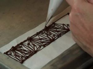 как украсить торт шоколадным ганашем1