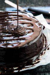 Как да направите шоколадова глазура от какао на прах и сметана