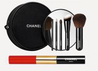 Vánoční kolekce make - upu Chanel 2016 2017 1
