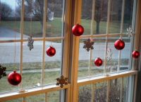 Коледна украса на прозорци5