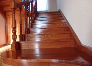 Boksové schody s dřevem