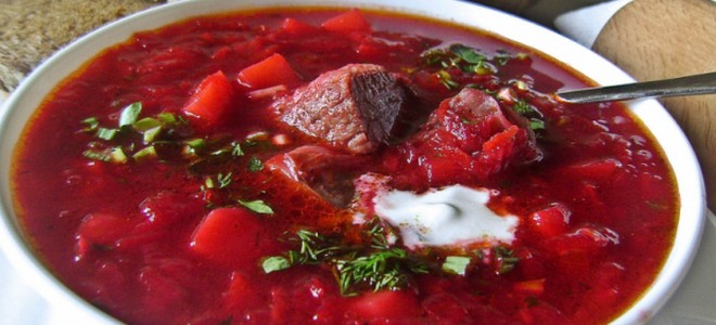 zupa z buraków z recepturą wołowiny
