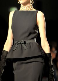Klasična crna haljina 5
