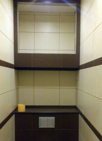Garderoba v stranišču13