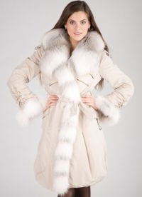 Палто с кожена катарама върху естествена кожа 8