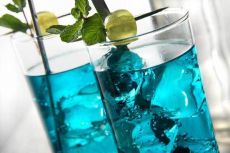 jak udělat modrý lagunový koktejl