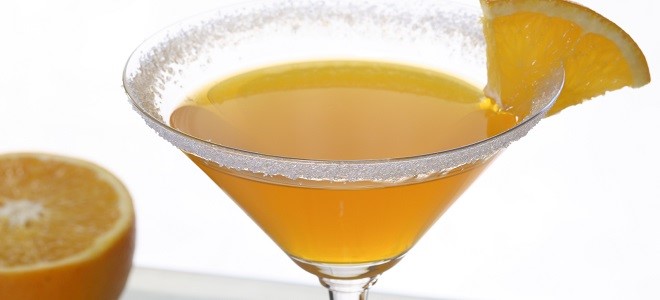 Martini koktejl s pomarančnim sokom
