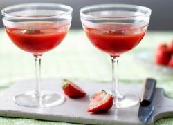 коктейл с ром и ягоди