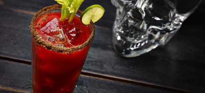 Cocktail vodka s sokom rajčice