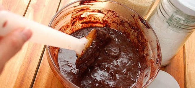 Čokoladni glazura od kakao i kiselo vrhnje