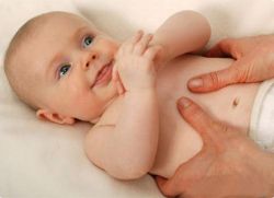 masáž pro novorozence koliky