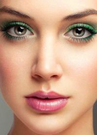 zelene kontaktne leće 8