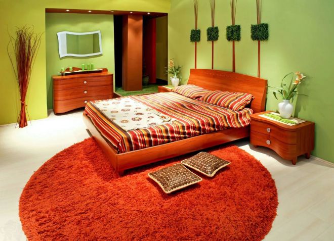 оранжево-зеленая спальня
