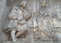 фрагмент памятника - Колумб и королева
