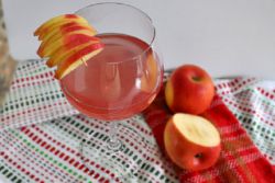 Kompot na zimę jabłek i winogron
