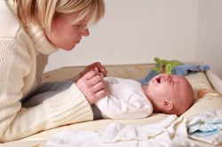 как да помогнете на новородено с запек