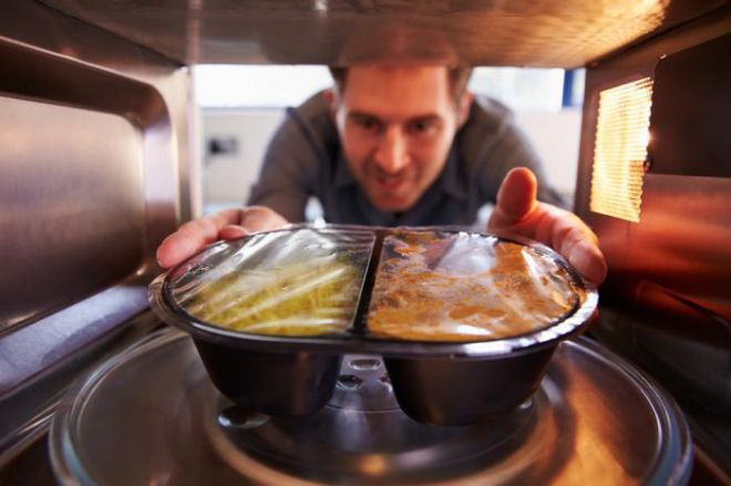 какую посуду можно ставить в микроволновку