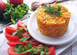 ryż z kukurydzą w wolnym naczyniu