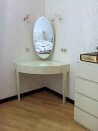 Narożna toaletka z lustrem3