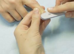 kako napraviti gel noktiju korekciju 3