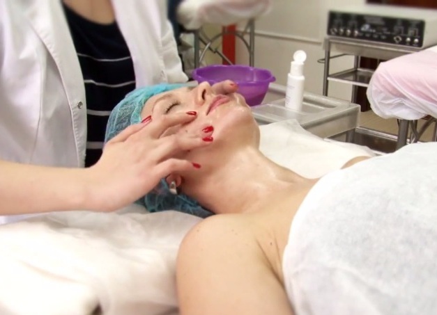 technika kosmetycznego masażu twarzy 2