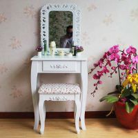 kozmetična miza z ogledalom 8