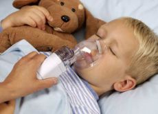 Как да направите инхалация, когато кашляте детегледачка