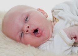 kašelj pri dojenčku brez vročine