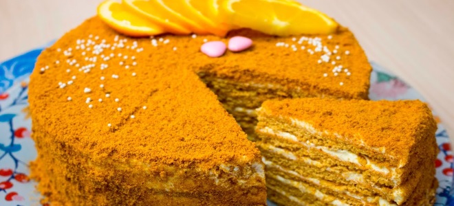 karamelový medový dort s pomerančovým krémem