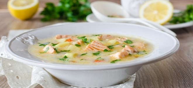 Норвешка супа са лососом и кремом