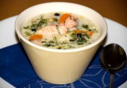 kremowa zupa kremowa z łososiem