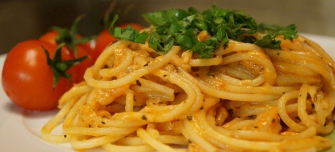 Сочен доматен крем за спагети
