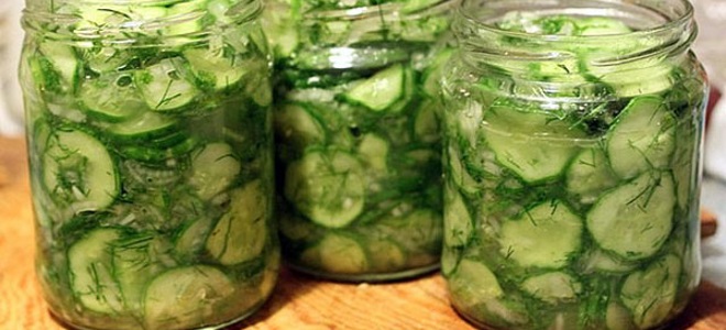 Cucumber salát s česnekem na zimu