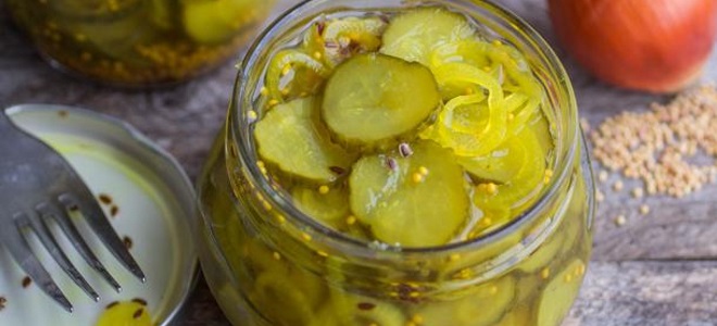 Solata s kumaricami s semenom gorčice