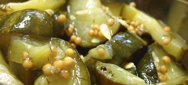 Finska solata z kumaricami in gorčico