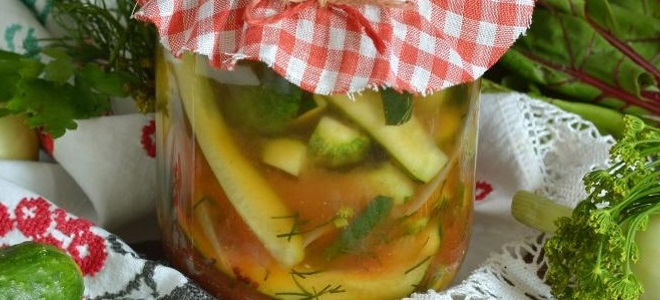 Как да затворите краставици с кетчуп "Чили" - рецепта