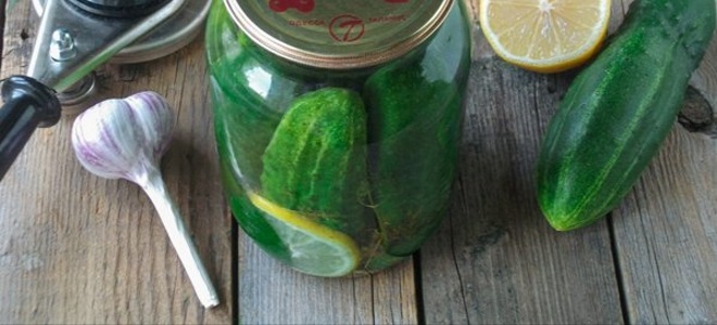 кисели краставички с лимон и лимонена киселина