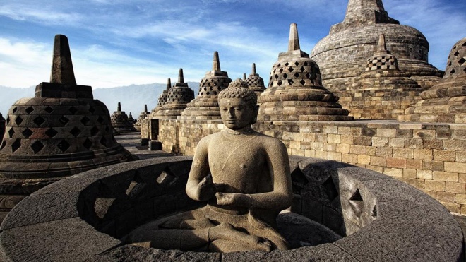 На индонезийскую архитектуру большое влияние оказал буддизм