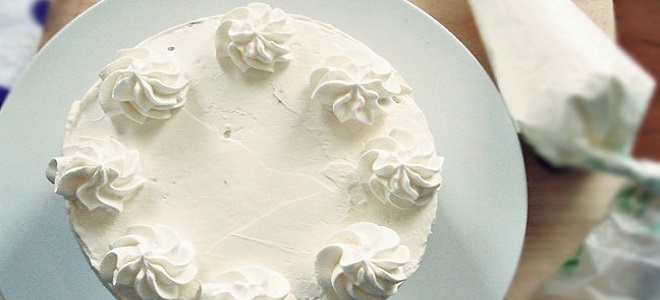 Како направити крему крему за торту од сунђера
