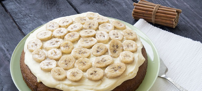 Banánový tvarohový dort