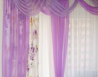 lila zavese v dnevni sobi2