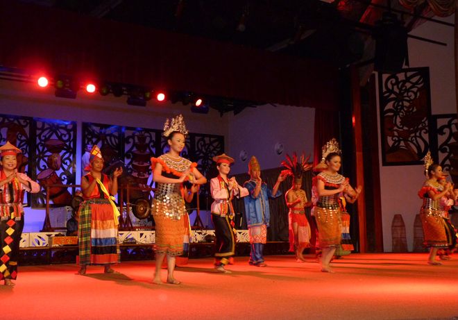 Театрализованное представление в деревне Дамай