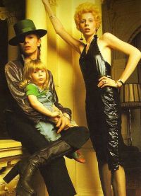 Дэвид Боуи с первой женой и сыном Зоуи
